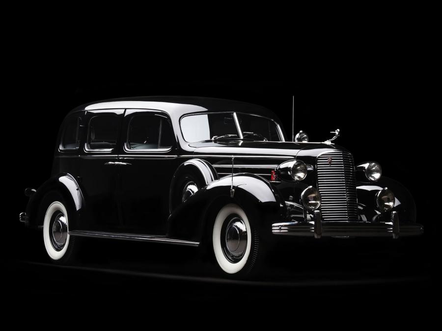  Cadillac Series 75 V8 5-Passenger Touring Sedan by Fleetwood 1936 года  (фото 1 из 1)